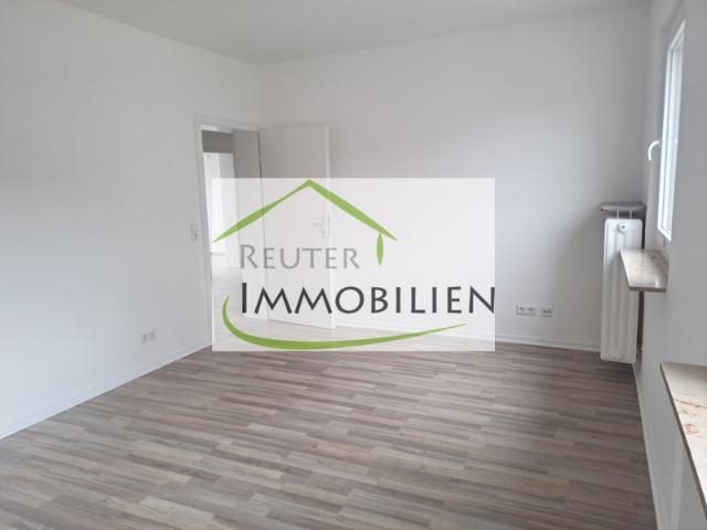 Alles direkt vor der Tür! Helle 3,5 Zimmer Wohnung mit Balkon im Wanner Zentrum