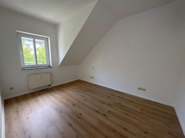 Alles NEU DG + Aufzug + KÃ¼che mit Balkon + WG gerecht !