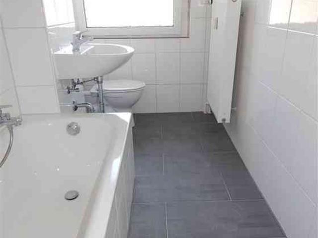 Alles neu! Einzugsbereite Wohnung mit tollem Balkon, ideal für die kleine Familie!