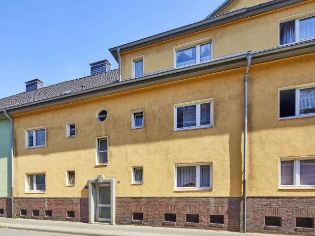 Alles neu frisch saniert und renoviert Erdgeschosswohnung mit Balkon sucht neuen Mieter!