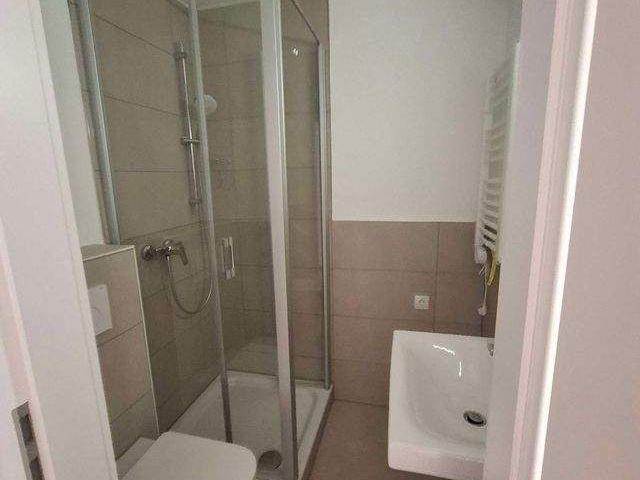 Alles neu! Kernsanierte 1 Zimmer Wohnung mit Top Infrastruktur