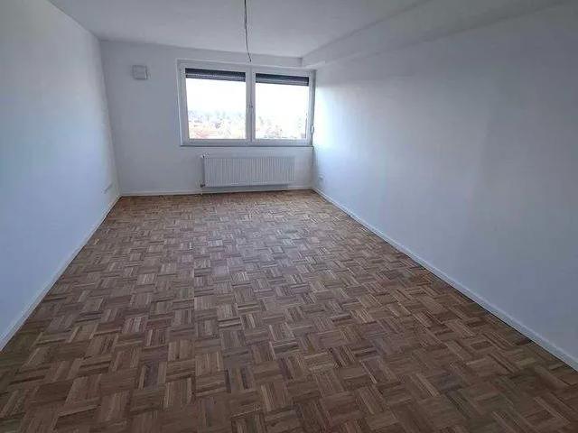 Alles neu! Sanierte 1 Zimmer Wohnung mit Top Infrastruktur