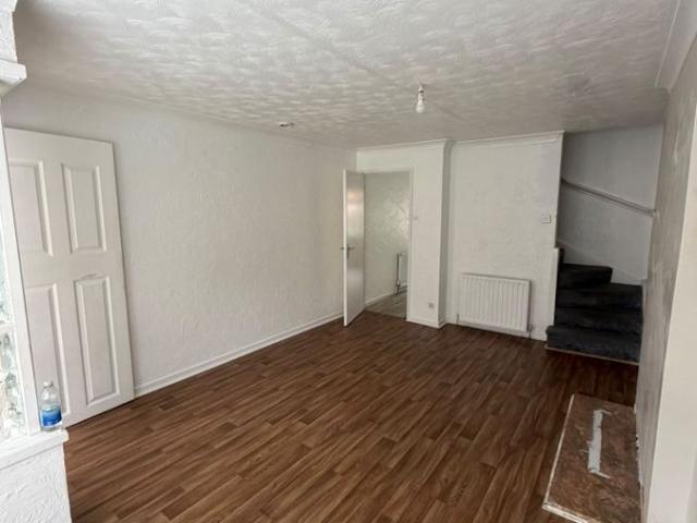 Allerton Grange Croft, Leeds LS8, 2 bed terraced house to rent, £1,200 pcm | PrimeLocation
