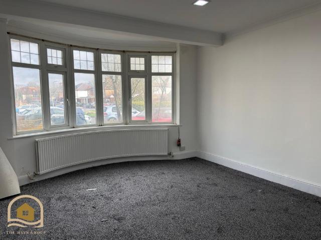 Alleyn Park, Southall, UB2 4 bed semi detached house to rent £3,500 pcm £808 pw