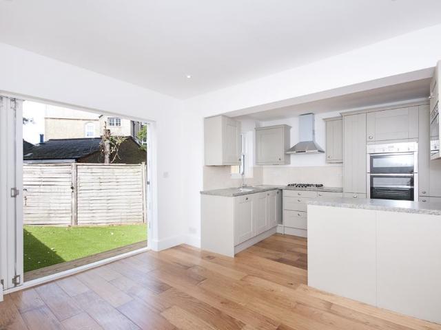 Allfarthing Lane London SW18 4 bed terraced house to rent £4,000 pcm £923 pw