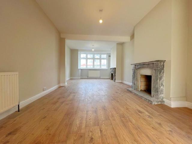 Allgood Close, Morden, SM4 3 bed semi detached house to rent £2,750 pcm £635 pw