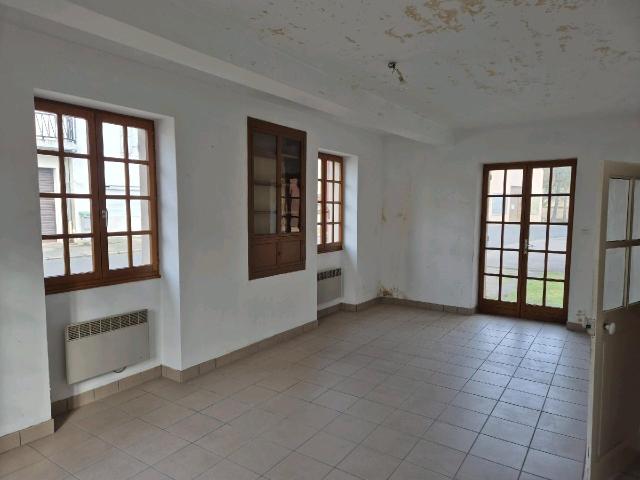 Allier  Au coeur d'un charmant village typique de la Sologn. 133m² Dompierre Sur Besbre