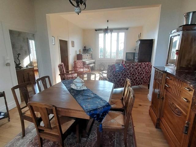 Allier Ouest, à 10 mn d'un échangeur de la Rcea et à 10 mn d. 199m² Saligny sur Roudon
