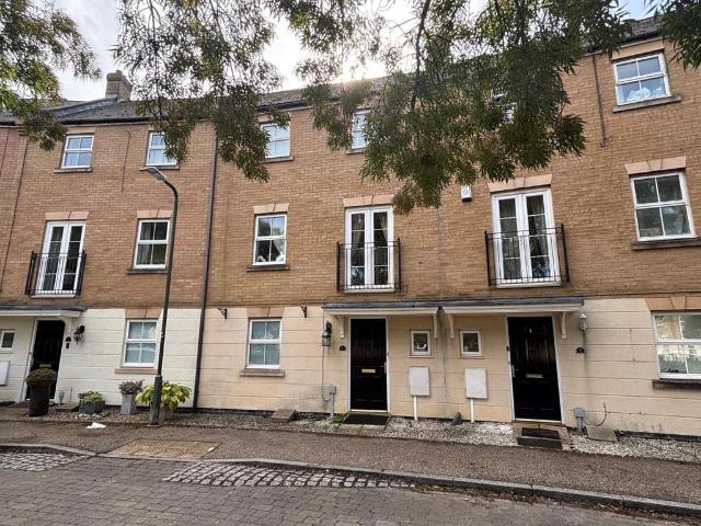 Allington Circle, Kingsmead, Milton. 4 bed terraced house to rent £1,700 pcm £392 pw