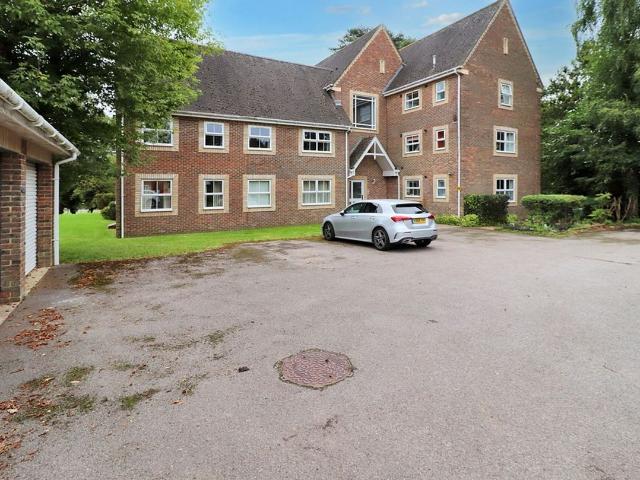 Allington Lane, Fair Oak SO50, 2 bed flat to rent, £1,200 pcm | PrimeLocation