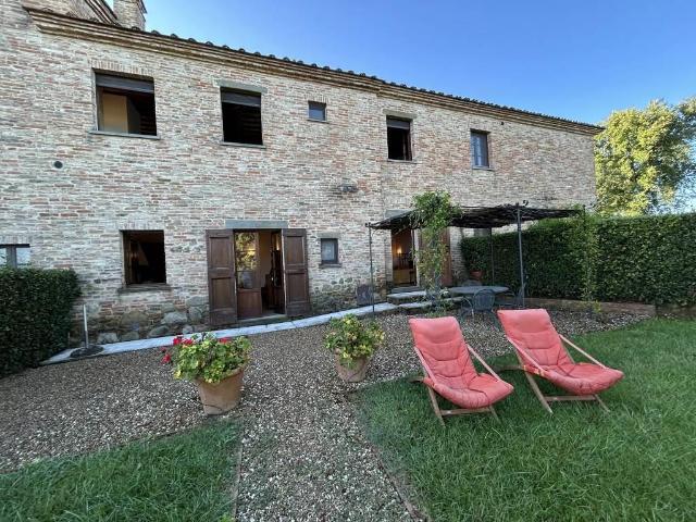 All'interno di un residence di alto livello, proponiamo una. 120m² Cortona