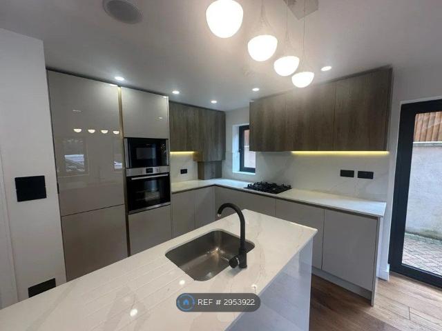 Allium House, Purley CR8, 3 bed flat to rent, £2,600 pcm | PrimeLocation