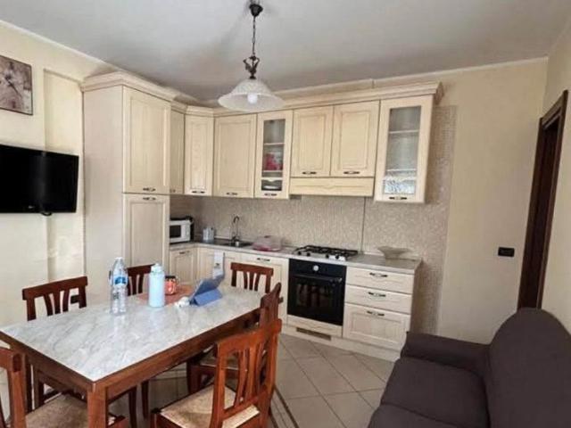 Alloggio con 2 camere e cucina spaziosa