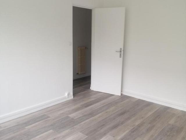 ALLONNES QUARTIER BOIS DU MARIN 2 PIECES SEJOUR CHAMBRE SALLE DE DOUCHES WC CAVE
