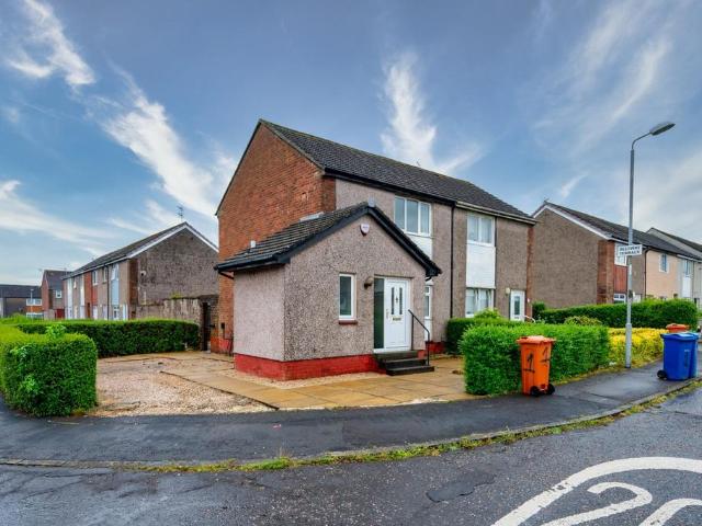 Alloway Terrace, Kirkintilloch. 2 bed semi detached house to rent £1,100 pcm £254 pw