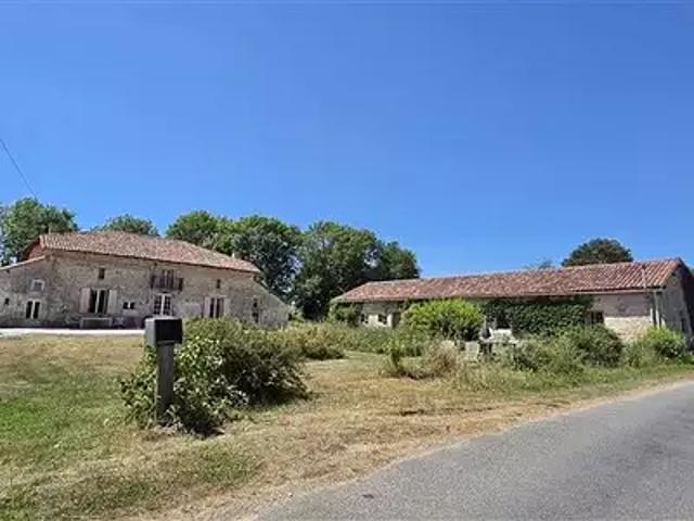 Alloue 16490 Achat / Vente maison 15 pièces t15 piscine