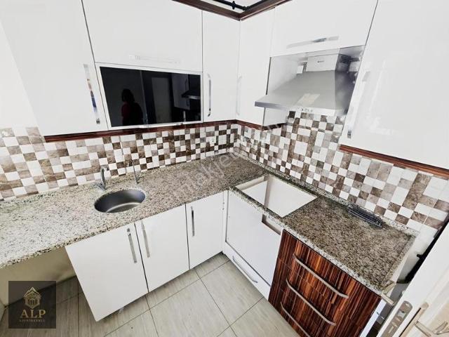 Alp Gayrimenkul'den Karşıyakada 2+1 Yeni Bina Giriş Kat Kiralık