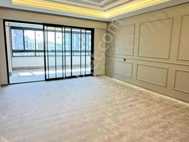 Alpaslan 2 De Satılık Ultra Lüks Giyinme Odalı 3+1