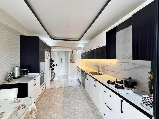Alpaslan'da Arakat Masrafsız Geniş Balkon Geniş Oturm Lüx3.5+1