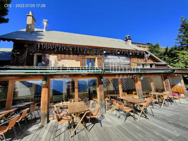 ALPE D’HUEZ – Chalet d’exception skis aux pieds, vue Écrins
