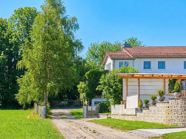 Alpenblick trifft Gartenidylle – Außergewöhnliches Zweifamilienhaus mit ca. 320 m² Wohnfläche