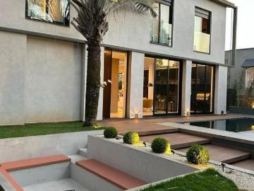 Alpha 9:Casa com 3 quartos/suites, 4 vagas, piscina Vini 11 96415 0603