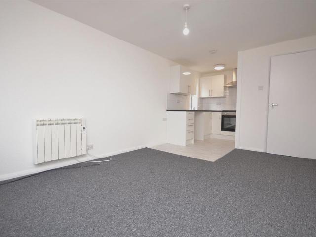 Alpha House, Kendrick Road, Reading, Berkshire RG1, Studio to rent, £825 pcm | PrimeLocation