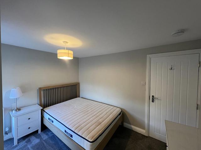 Alpha Road, Crawley, RH11 House to rent £900 pcm £208 pw