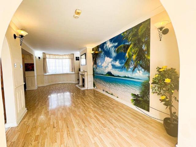 Alpha Road, London, E4 4 bed terraced house to rent £2,800 pcm £646 pw
