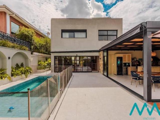 Alphaville Zero — Casa Mobiliada com 3 Suítes e Piscina Aquecida