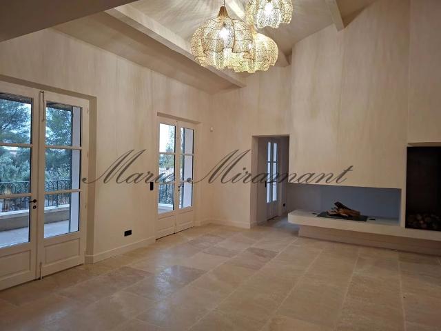 Alpilles, Fontvieille, maison de charme entièrement rénovée