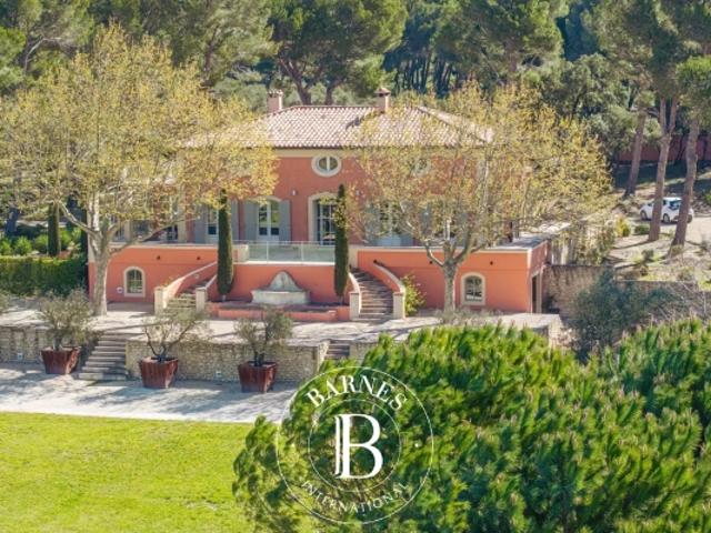 ALPILLES LES BAUX DE PROVENCE PROPRIETE 478M² 6 CHAMBRES DOMAINE 2,75 HA ENVIRONNEMENT EXCEPTIONNEL