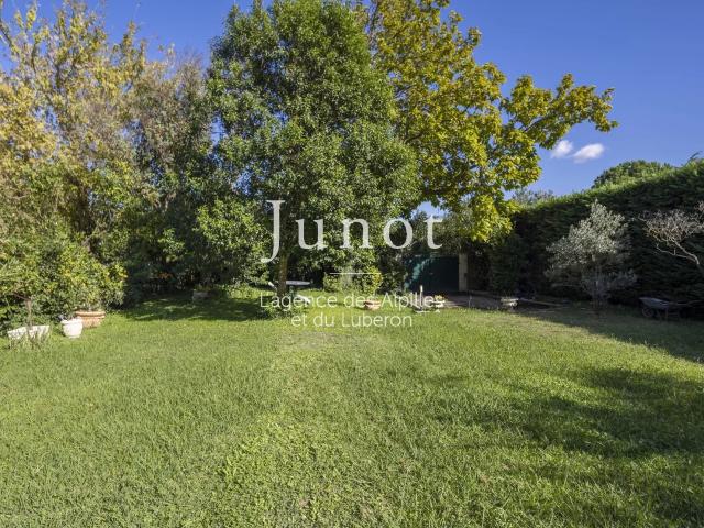 Alpilles nord PROPRIÉTÉ CONTEMPORAINE Terrain arboré 4.0. 230m² Barbentane