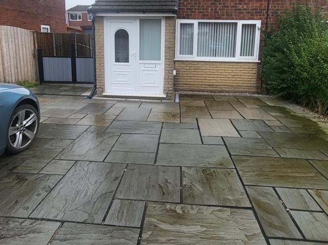Alpine Close, Lostock Hall PR5 3 bed semi detached house to rent £950 pcm £219 pw