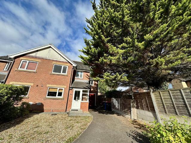 Alpine Heights, Preston PR3 4 bed house to rent £1,320 pcm £305 pw