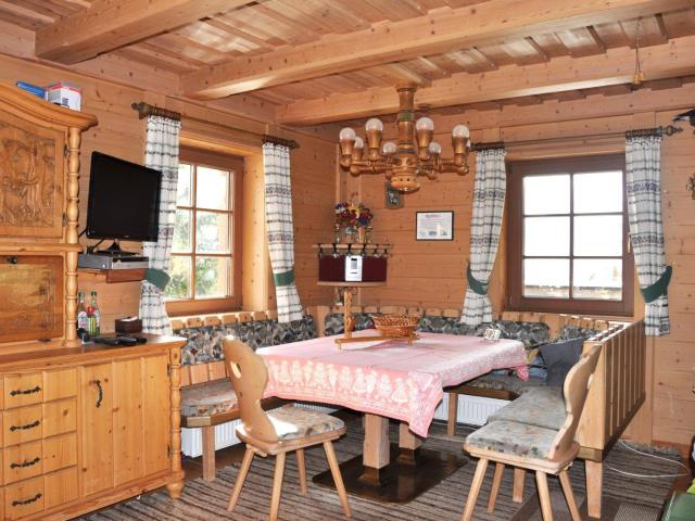 Alpine Hütte mit Nebengebäude & Fischteichen – Freizeitwohnsitz / Zettersfeld bei Lienz