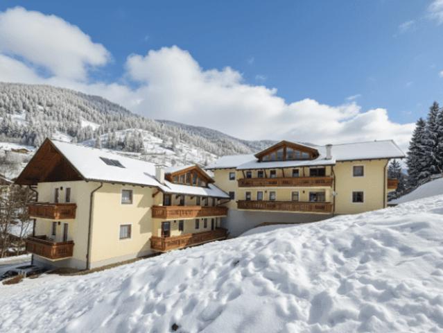 Alpine Maisonette mit Galerie und Sonnenbalkon