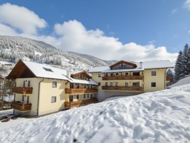 Alpine Maisonette mit Galerie und Sonnenbalkon