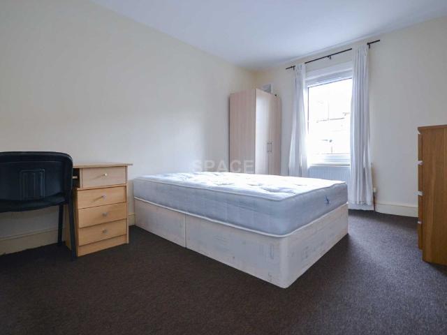 Alpine Street, Reading, Berkshire RG1, 4 bed end terrace house to rent, £2,500 pcm | PrimeLocation