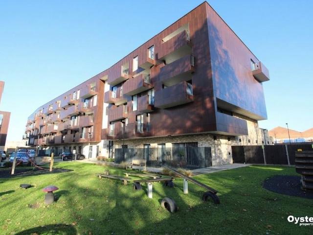 Alpine Road, Cypress Court Alpine. 2 bed flat to rent £2,000 pcm £462 pw