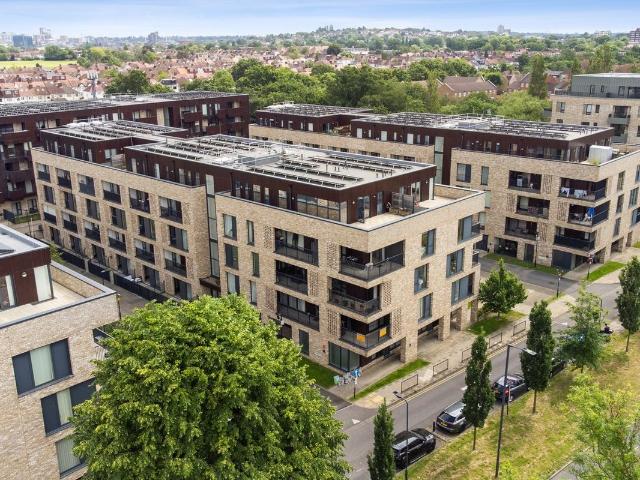 Alpine Road, London NW9, 4 bed flat to rent, £3,600 pcm | PrimeLocation