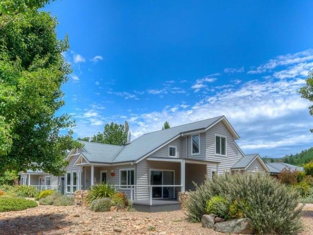 Alpine Retreat in the Heart of Bright: Discover Amber Mist Villa 1