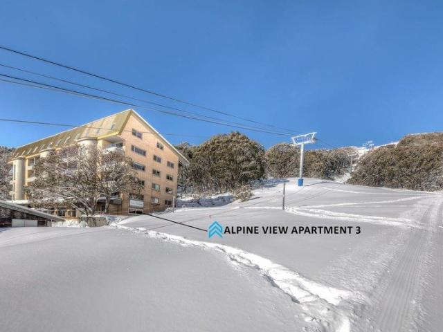 Alpine View Apartment 3 Ski In, Ski Out Convenience