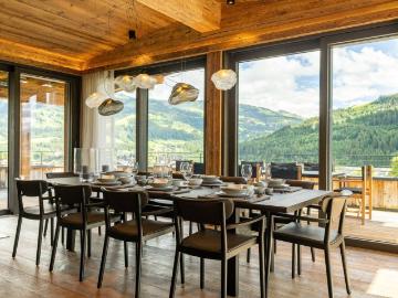 Alpiner Luxus auf höchstem Niveau – Exklusive Designer Villa mit unverbaubarem Hahnenkamm Panorama