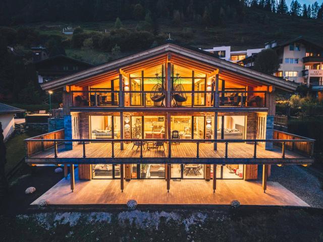 Alpiner Wohntraum: Exklusive Designwohnung mit Panorama Terrasse und hochwertiger Ausstattung