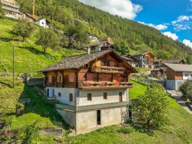 Alpines Wohngefühl mit Blick über das Tal in Staldenried