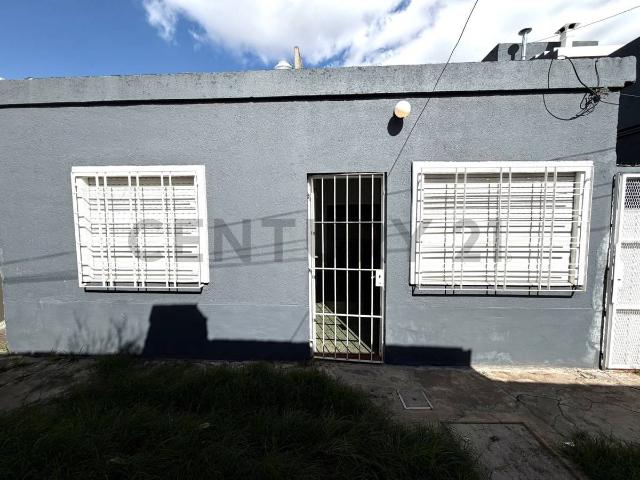 Alquier PH 3 ambientes en Haedo con entrada independiente y patio apto profecional