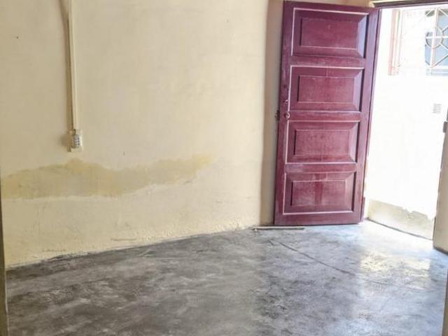 Alquiilo casa de dos pisos