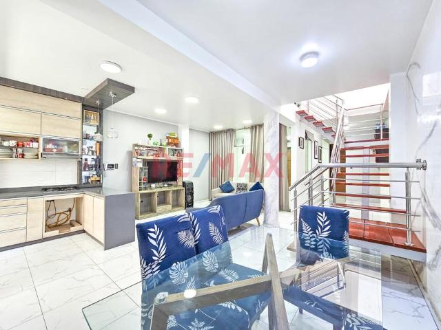 ¡Alquila Amplia Y Hermosa Casa De 2 Niveles | 4 Dormitorios + Cochera | 180 M²!