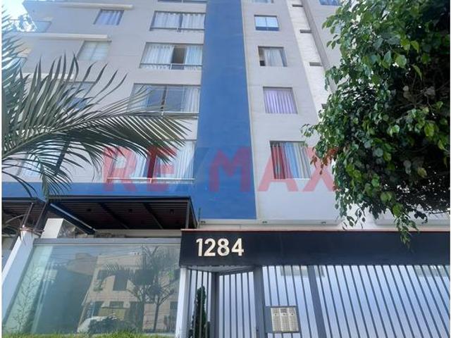 ¡Alquila Departamento De 3 Dormitorios En Breña!